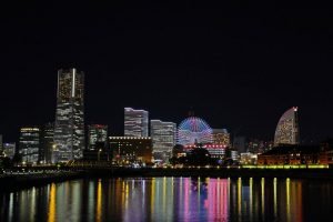 Vista nocturna de Minato Mirai, el barrio más futurista de Yokohama