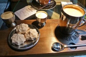 Café con Double Crème de Gruyeres en el Bar Alien