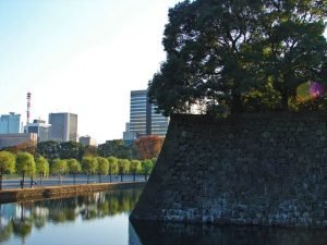 Foso del Palacio Imperial de Tokio en el barrio Chiyoda
