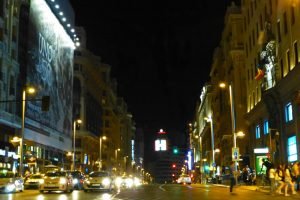 Vista nocturna de la Gran Vía de Madrid