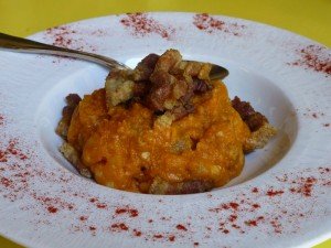 Patatas revolconas, plato típico de la gastronomía de Ávila, qué comer en Ávila