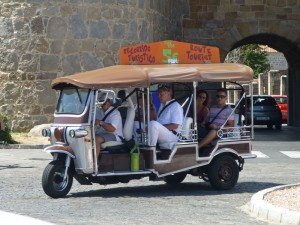 Los Tuk-Tuk son la forma más pintoresca de moverse por Ávila, transporte de Ávila