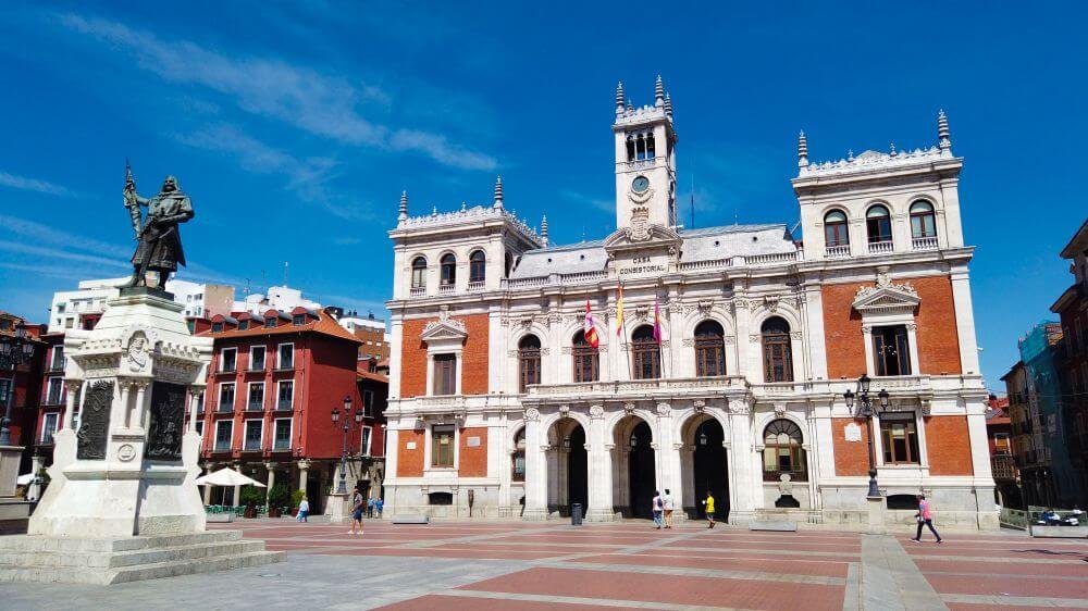 Ayuntamiento de Valladolid en plena Plaza Mayor