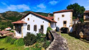 Casona de Tudanca, cedida a Cantabria por José María de Cossío