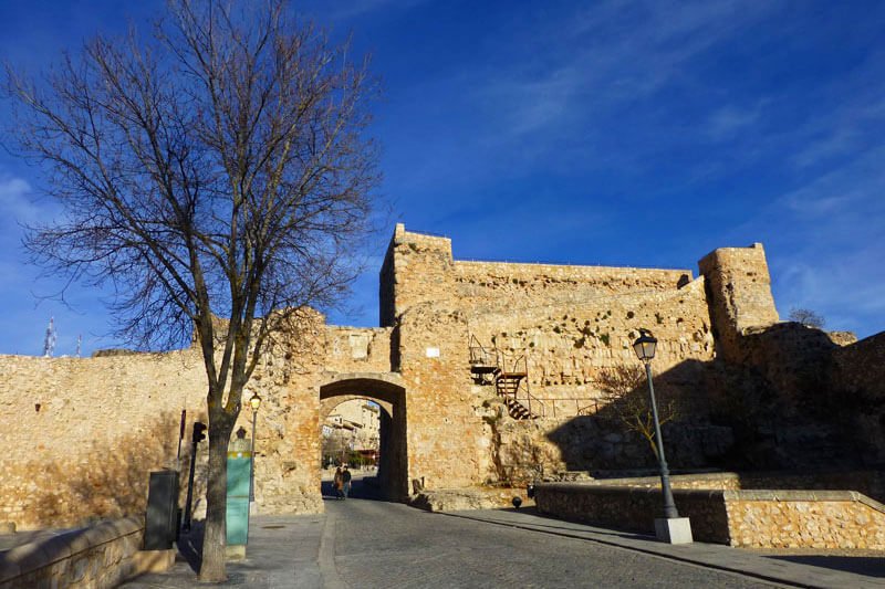 Arco de Bezudo y restos del Castillo de Cuenca