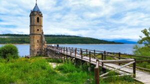 Iglesia sumergida de Villanueva de las Rozas, la catedral de los peces