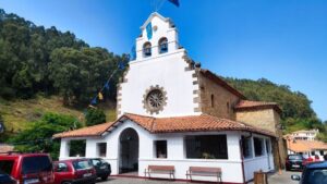 Aparcamiento junto a la Iglesia de San Miguel