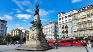 Monumento a la Batalla de Vitoria en la Plaza de la Virgen Blanca