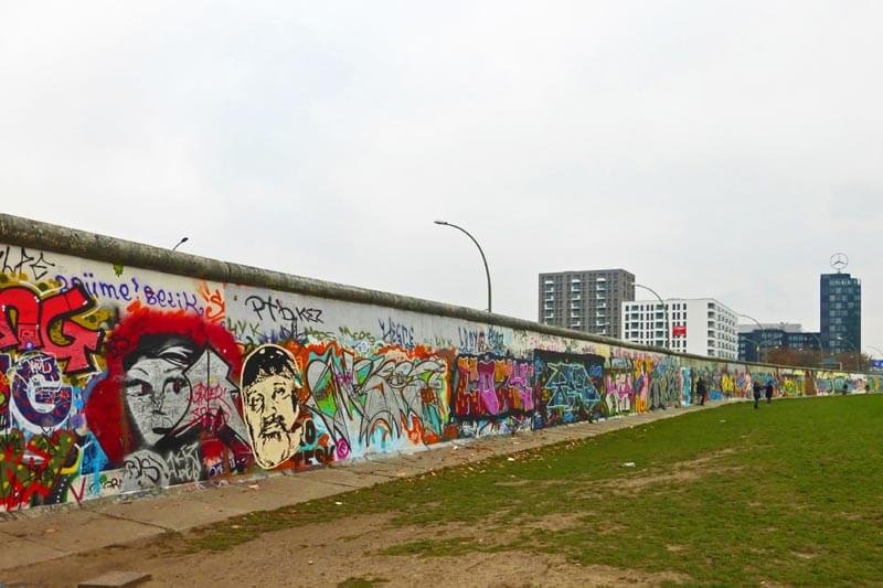 Restos que aún se conservan del Muro de Berlín