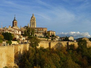 Muralla de Segovia rodeando las calles del casco histórico