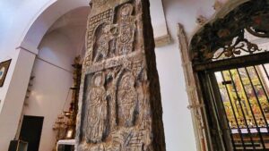 Pilastra visigoda de la Iglesia del Salvador