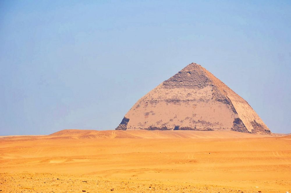 Pirámide Acodada, la más importante de las pirámides de Dahshur.