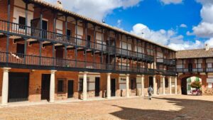 Plaza Mayor de San Carlos del Valle, una de las bonitas de Ciudad Real