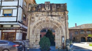 Puerta de la Torrejona, único resto del Palacio de los Marqueses de Villatorre